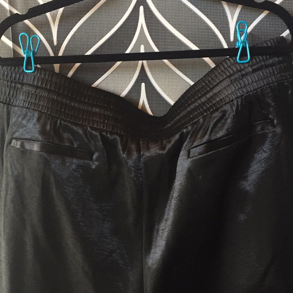 Black Satin joggers with pockets - Picture 3 of 8